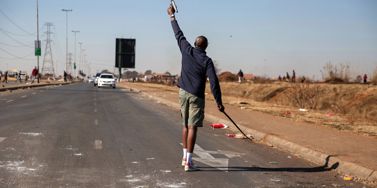 Read more about the article How Zello connects people during the riots in South Africa