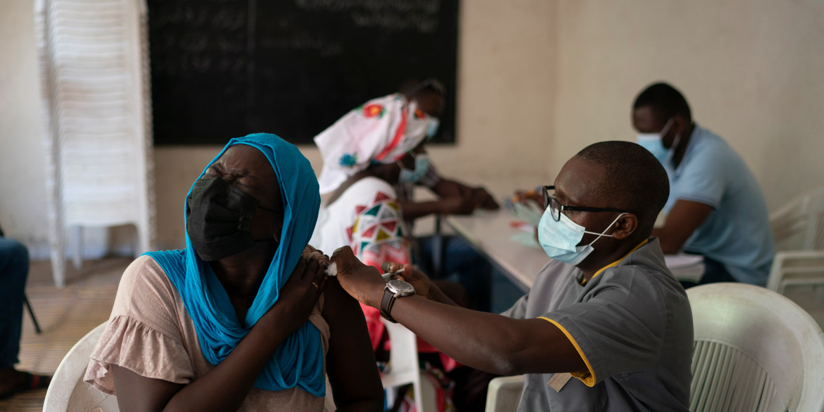 You are currently viewing Stop booster shots until more people in the world are vaccinated, says WHO.